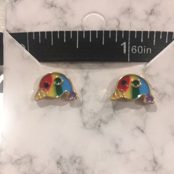 ☮️💗4/$12; 2/$8⭐️🩷 🐬Rainbow porpoise earrings🍭 - Picture 2 of 2